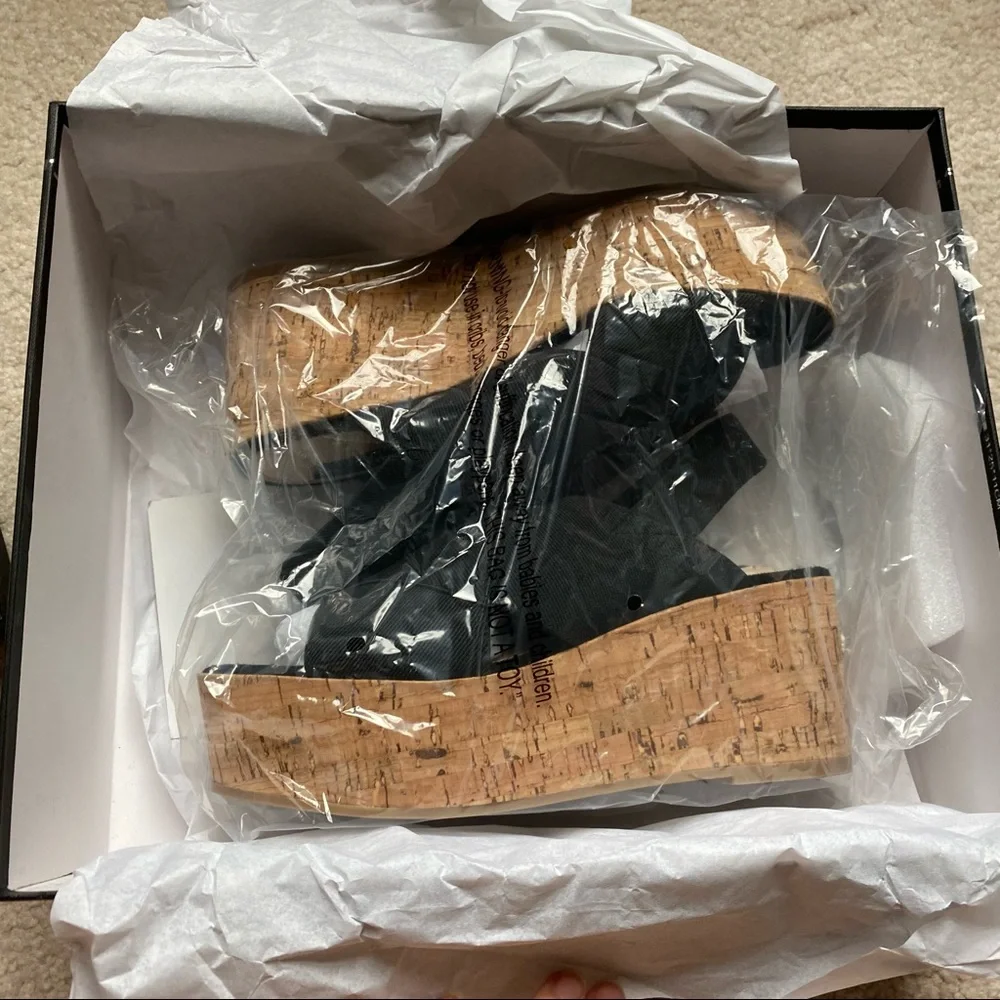 [NWT] Steve Steve Madden Caly Wedge Sandals